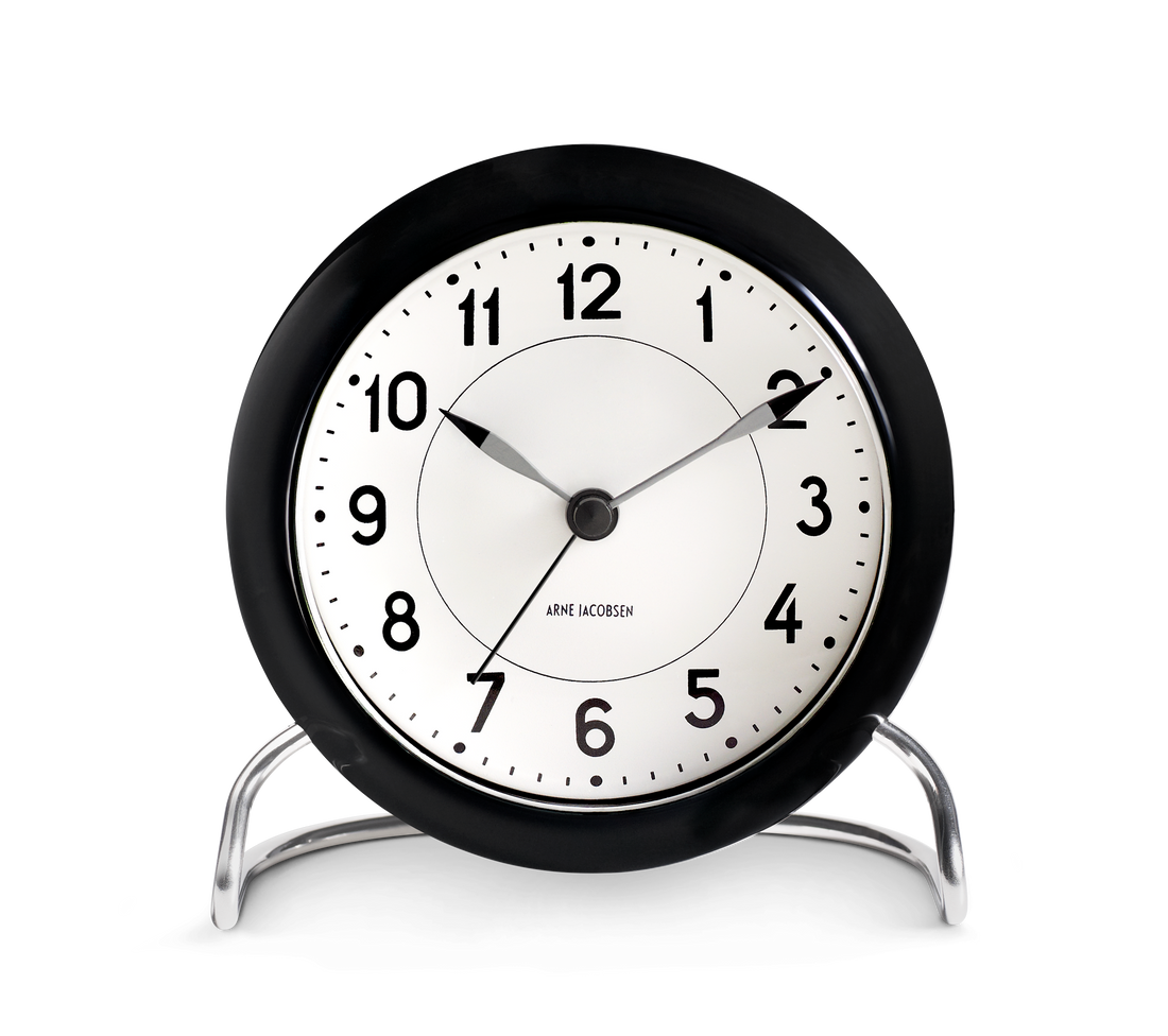 Arne Jacobsen Station table clock Ø11 cm with white dial, black numerals, black case and chrome stand
