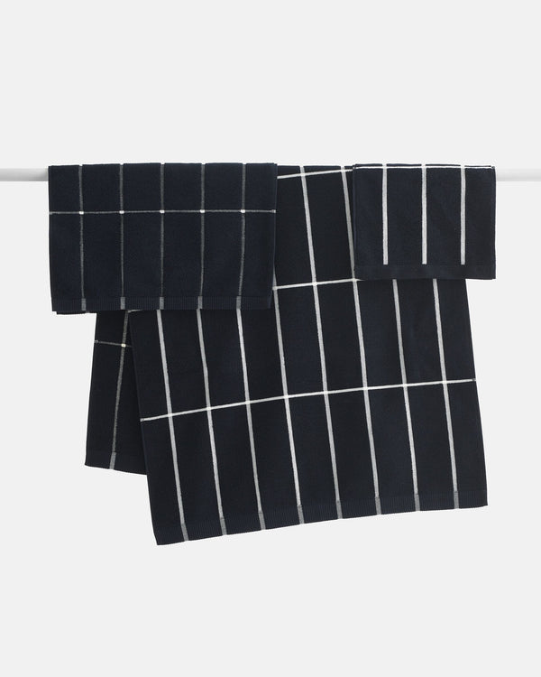 Marimekko Tiiliskivi Bath Towel 70 x 150 cm – Black / White
