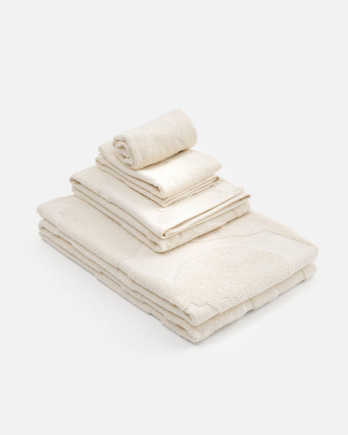 Marimekko Unikko Solid Hand Towel 50 x 70 cm – Off-White