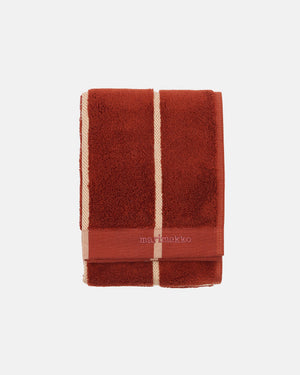 Marimekko Tiiliskivi Hand Towel 50 x 70 cm – Brick / Plum / Hay