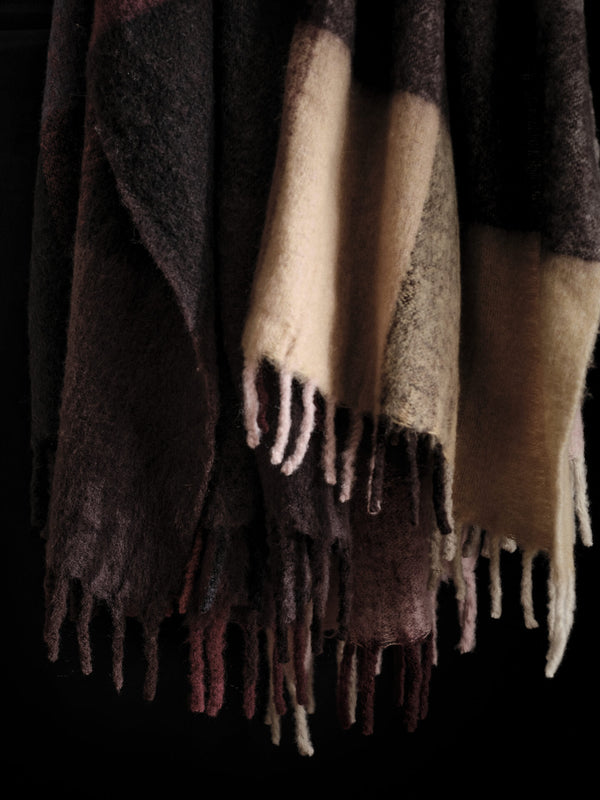 ferm LIVING Blur Mohair Blanket – Dark Chocolate / Oxide Red