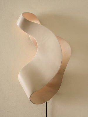 ferm LIVING Oyster Wall Lamp – Light Cashmere