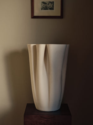 ferm LIVING Dedali Floor Vase H50 cm – Off-white