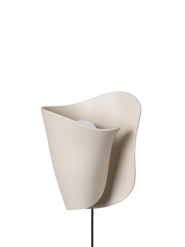 ferm LIVING Oyster Wall Sconce – Light Cashmere