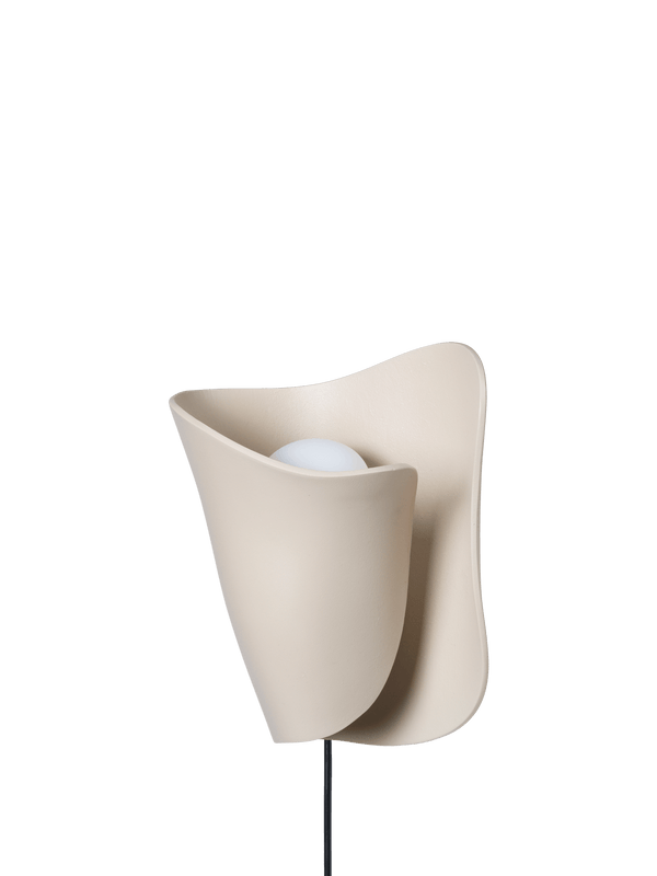 ferm LIVING Oyster Wall Sconce – Light Cashmere