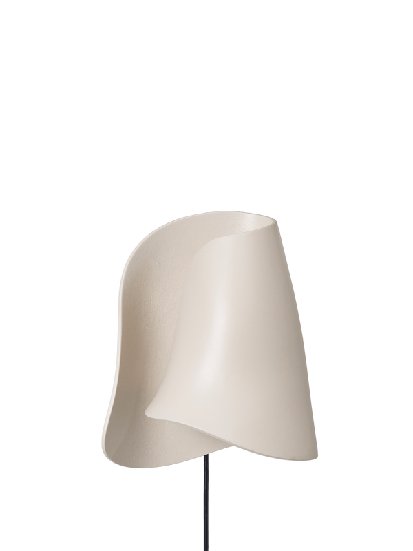 ferm LIVING Oyster Wall Sconce – Light Cashmere