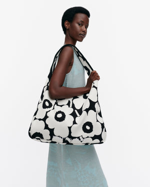 Marimekko Knitted Bag Large Unikko Shoulder Bag Black / Off-White