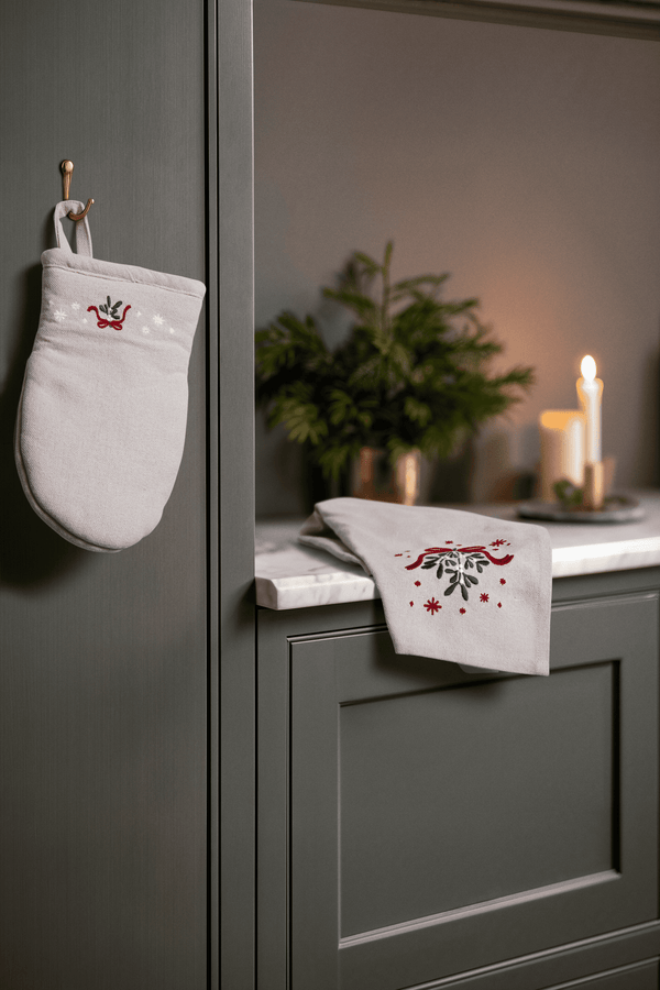 Christmas Fable Oven mitt