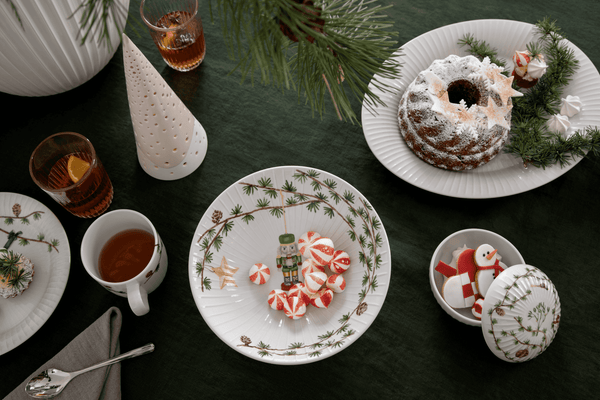 Hammershøi Christmas Bowl on stand Ø23 cm white w. deco