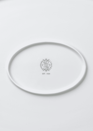Rhombe Oval serving dish 42x32 cm white