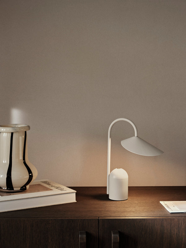ferm LIVING Arum Portable Lamp – Cashmere