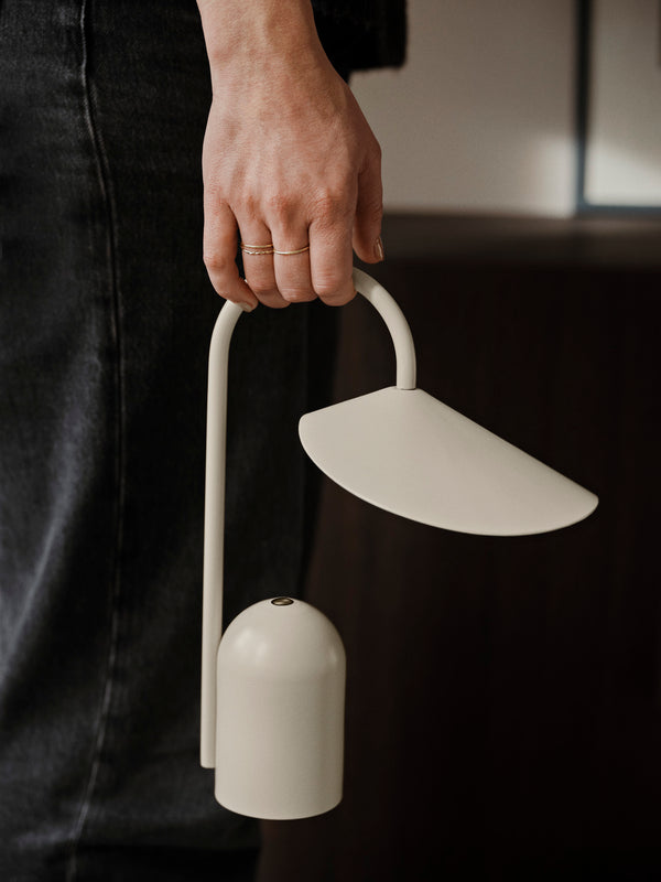 ferm LIVING Arum Portable Lamp – Cashmere