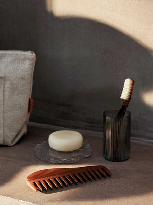 ferm LIVING Cairn Comb – Dark Brown