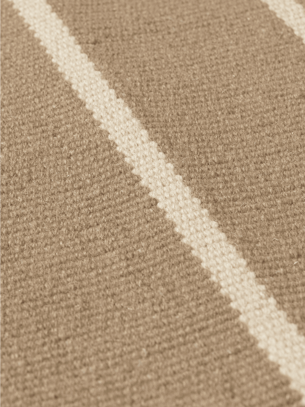 ferm LIVING Calm Kelim Runner 80 x 200 cm – Dark Sand / Off-white