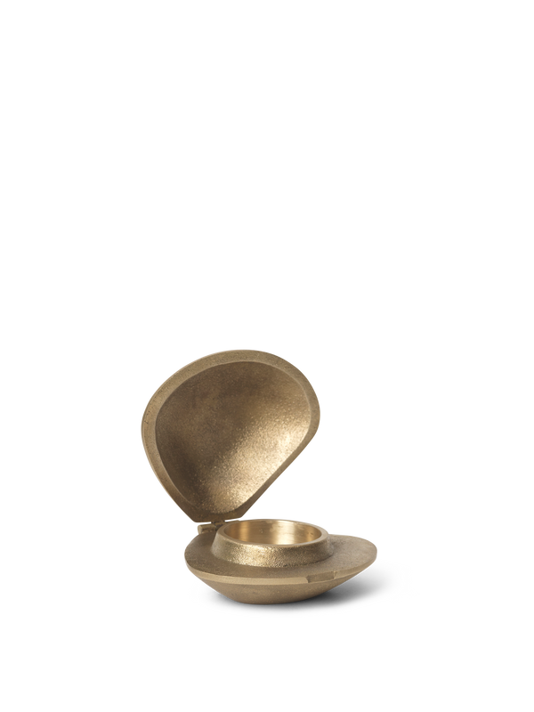 ferm LIVING Clam Candle Holder – Brass