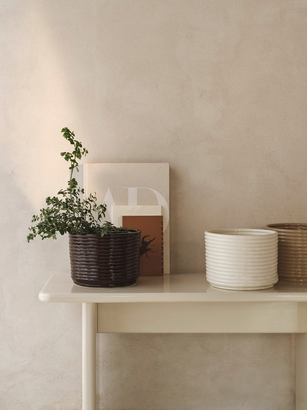 ferm LIVING Corduroy Pot – Carob Brown