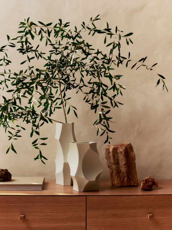 ferm LIVING Cueva Vase H26 cm – Off-White