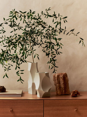 ferm LIVING Cueva Vase H37 cm – Off-White