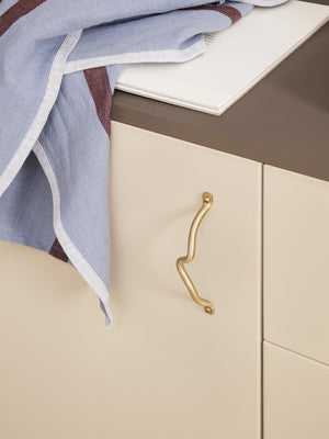 ferm LIVING Curvature Handle – Brass