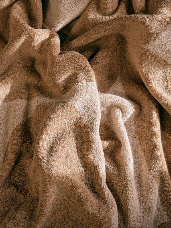 ferm LIVING Ebb Beach Towel – Sand / Off-white