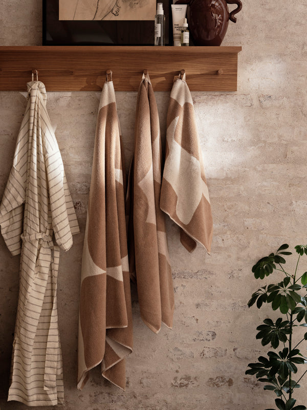 ferm LIVING Ebb Beach Towel – Sand / Off-white
