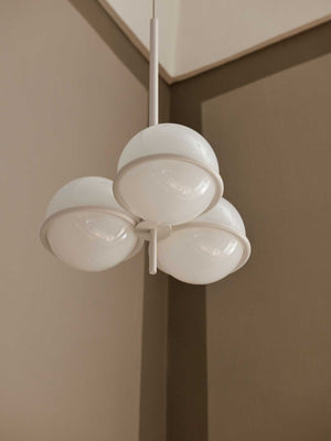 ferm LIVING Era Chandelier – Eggshell