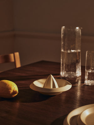 ferm LIVING Erena Citrus Juicer – Cream