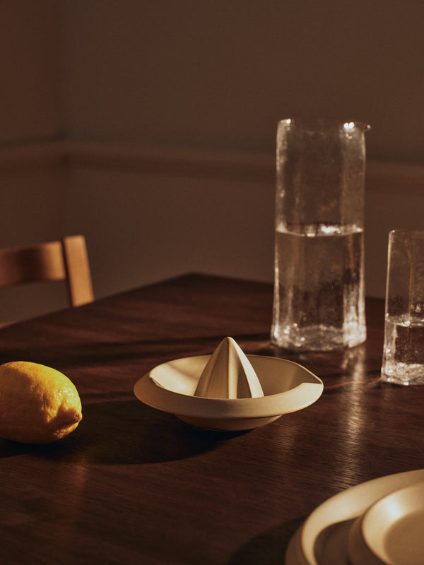 ferm LIVING Erena Citrus Juicer – Cream
