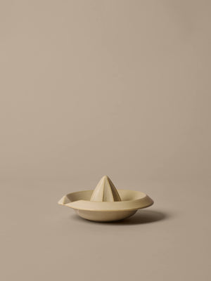 ferm LIVING Erena Citrus Juicer – Cream