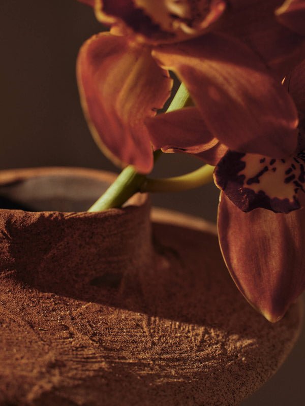 ferm LIVING Evio Vase H22 cm – Burnt Umber