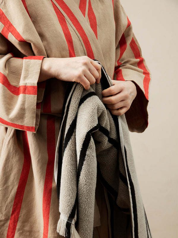 ferm LIVING Field Robe – Camel / Red