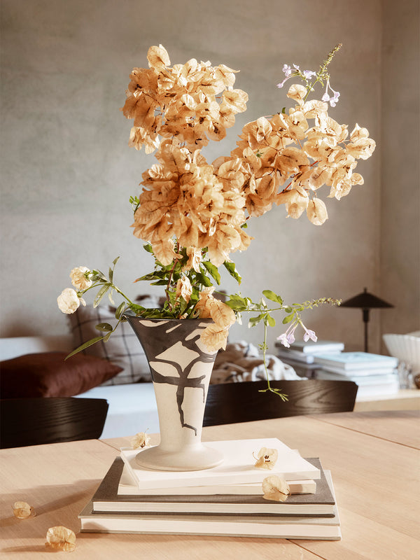 ferm LIVING Flores Vase – Sand / Black