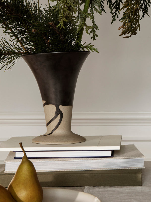 ferm LIVING Flores Vase – Sand / Black