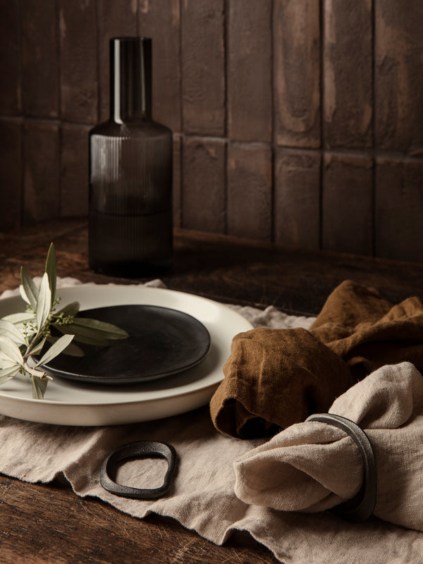 ferm LIVING Flow Napkin Rings – Set of 4 – Black Brass