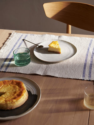 ferm LIVING Flow Plate Medium – Off-white Speckle