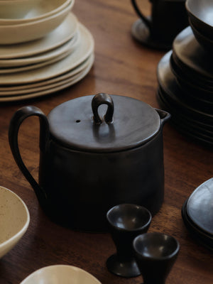 ferm LIVING Flow Teapot – Black