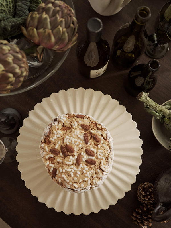 ferm LIVING Fountain Cake Stand – Off-white