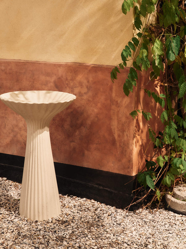 ferm LIVING Fountain Pedestal Bowl – Ivory