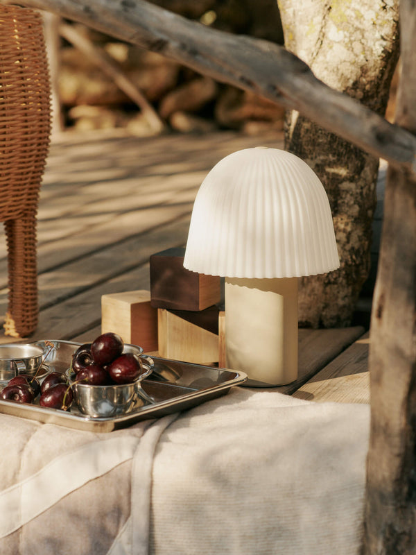 ferm LIVING Frill Portable Lamp – Cashmere / White