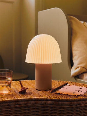 ferm LIVING Frill Portable Lamp – Rose / White