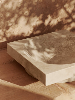 ferm LIVING Hew Low Centrepiece – Travertine