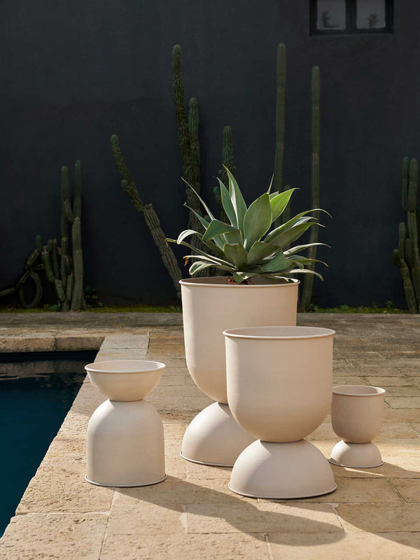 ferm LIVING Hourglass Pot Small – Cashmere