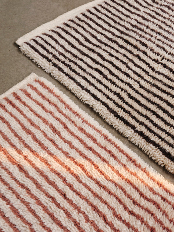 ferm LIVING Kami Knotted Rug 120 x 180 cm – Off-white / Red Brown