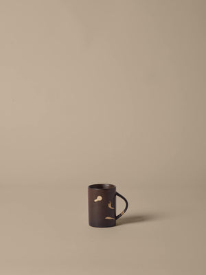 ferm LIVING Koyo Mug – Dark Brown / Buff