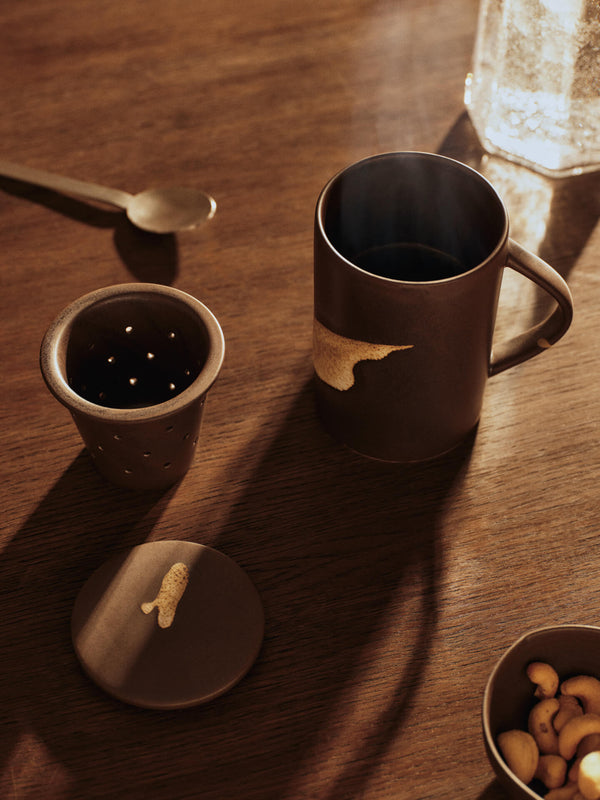 ferm LIVING Koyo Tea Mug with Infuser Set – Dark Brown / Buff