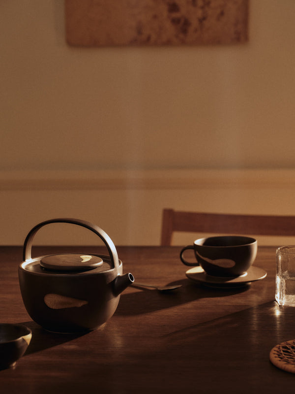 ferm LIVING Koyo Teapot – Dark Brown / Buff
