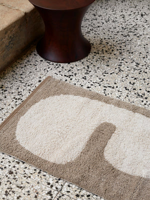 ferm LIVING Lay Washable Mat – Dark Taupe / Off-white