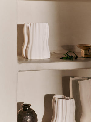 ferm LIVING Moire Vase H20 cm – Off-White