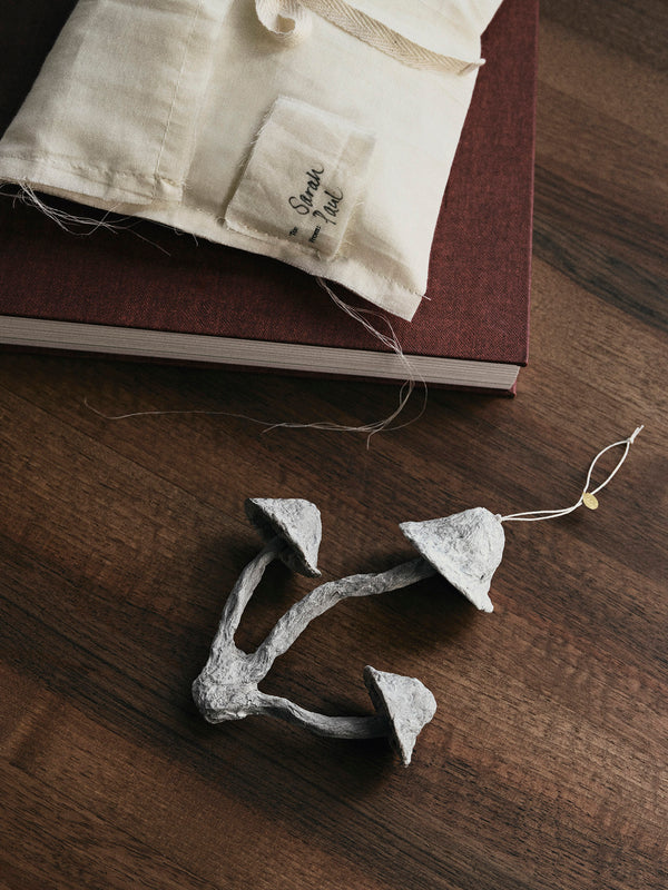 ferm LIVING Mushroom Ornament 3 Caps – Faded White