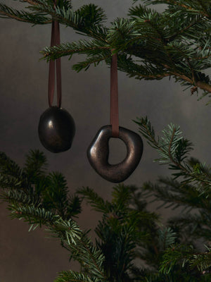 ferm LIVING Orrith Ornaments – Set of 2 – Rustic Bronze
